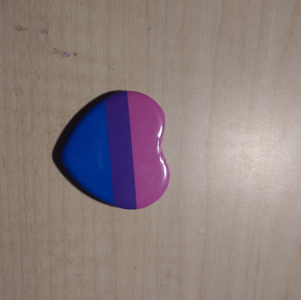 Bisexual heart pin